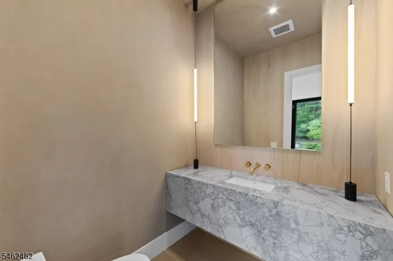 Photo of 809 West Shore Drive