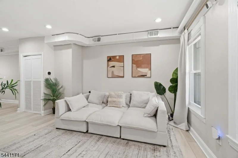 Photo of 87 Madison Ave