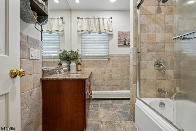 Photo of 9 Pitcairn Dr