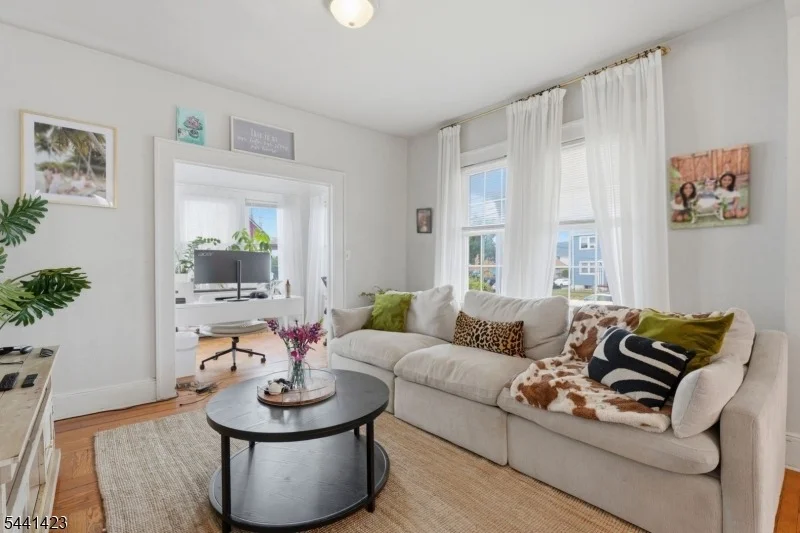 Photo of 217 8Th Ave