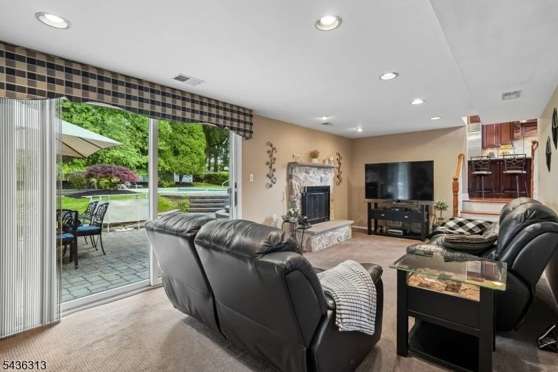 Photo of 18 Mary Ellen Dr