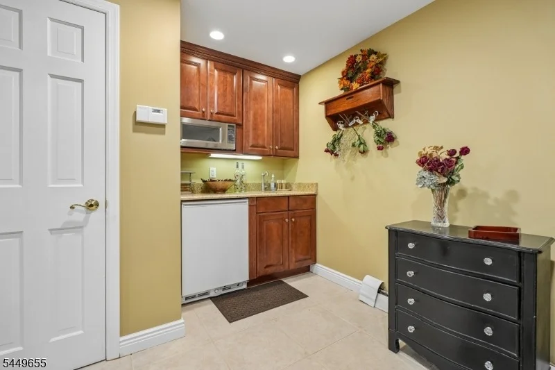 Photo of 9 Pitcairn Dr