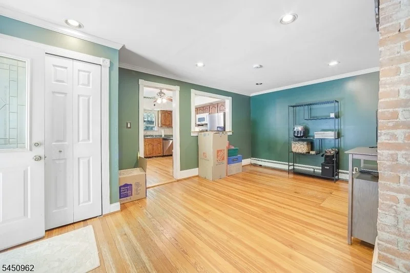Photo of 39 Clinton Rd