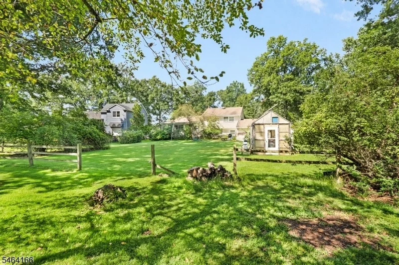 Photo of 4 Pierson Ln