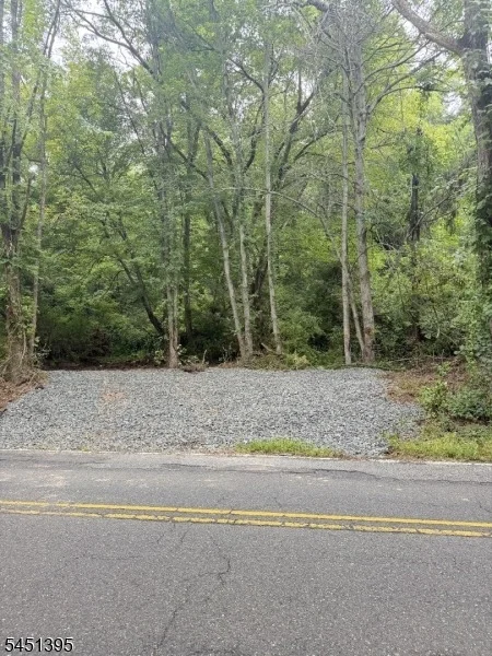 Photo of 566 River Rd
