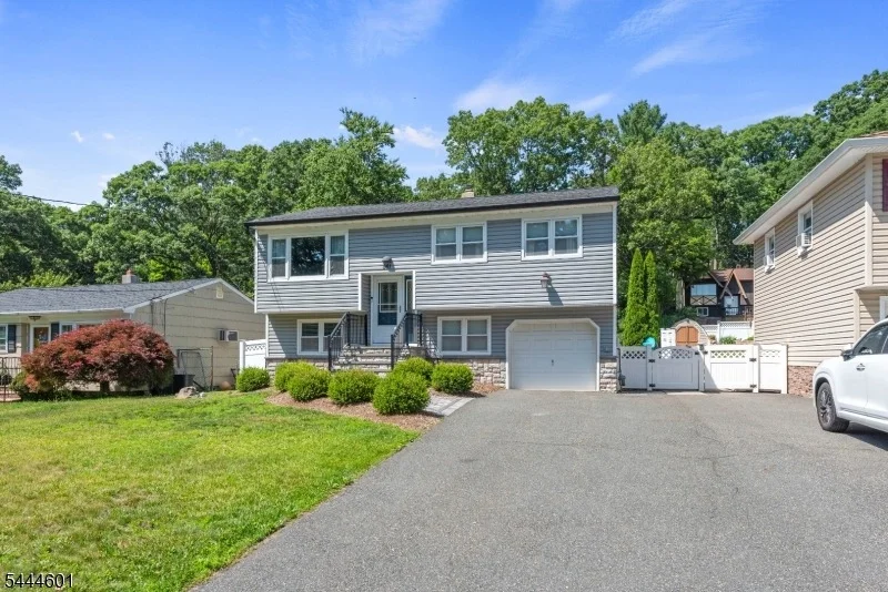 Photo of 561 Rogers Dr