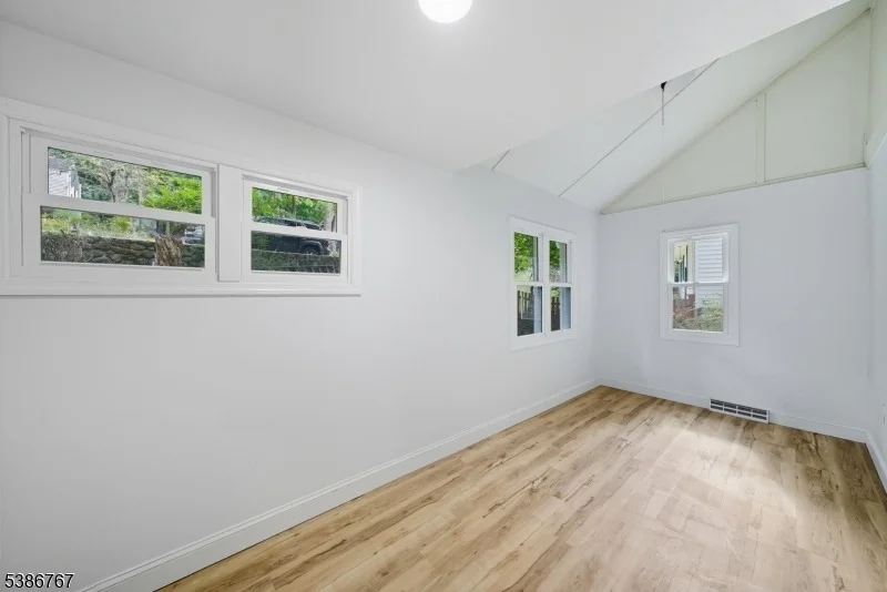 Photo of 330 Springbrook Trl