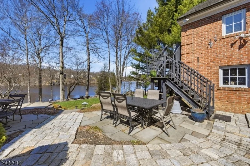 Photo of 173 Point Breeze Dr