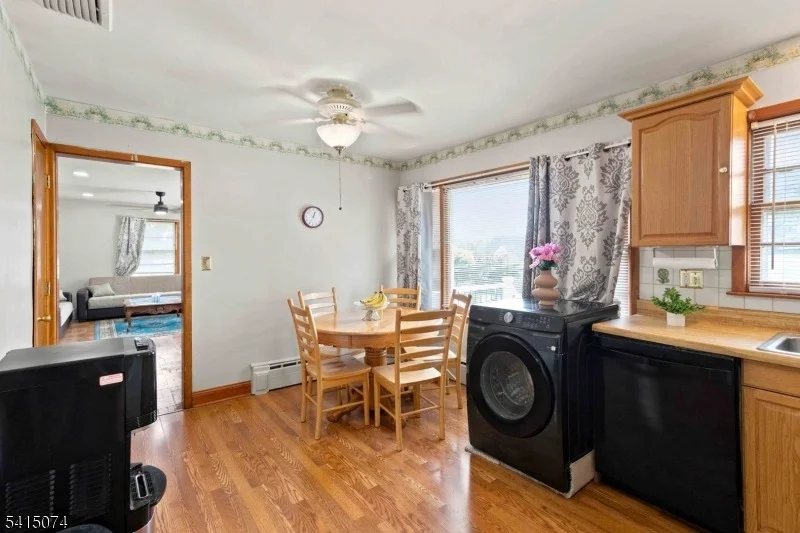 Photo of 1 Roy St