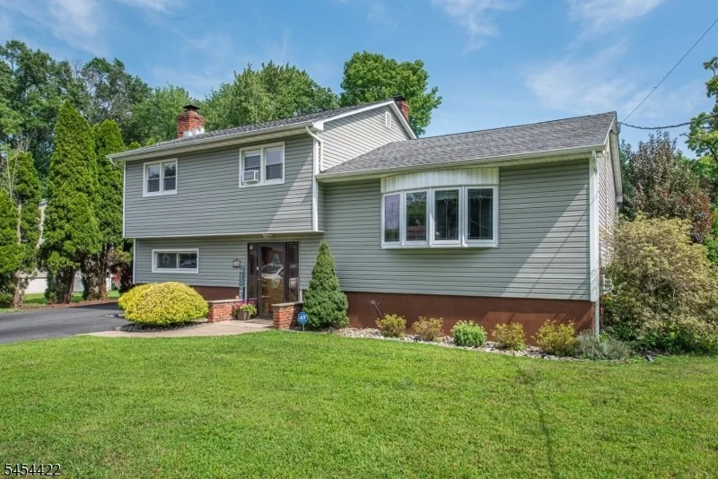 Photo of 320 Horseneck Rd