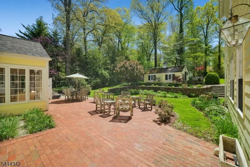 Photo of 638 Mountain Ave