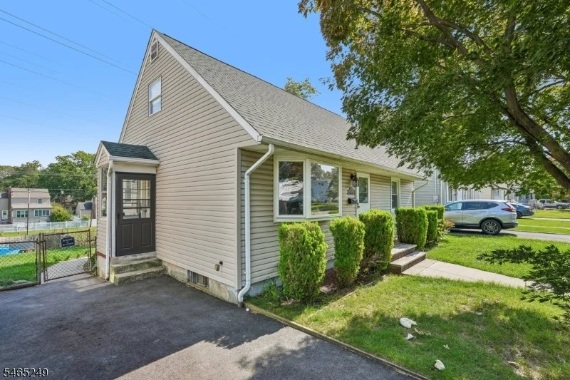 Photo of 17 Bryant Ave