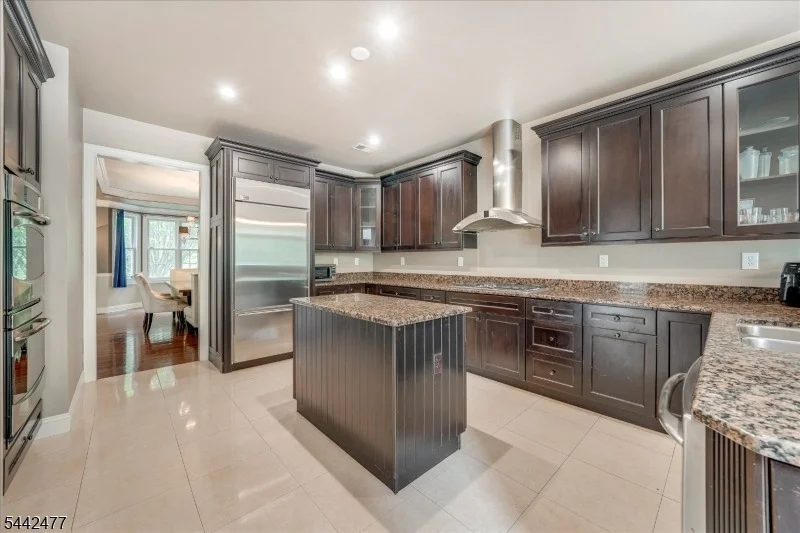 Photo of 21 Whitbay Dr