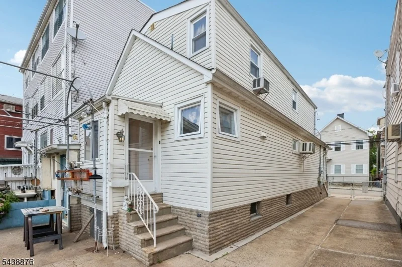 Photo of 18 Patterson St