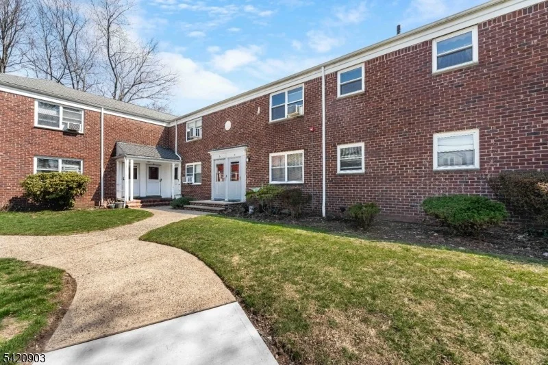 Photo of Unit 6 at 418 Esplanade