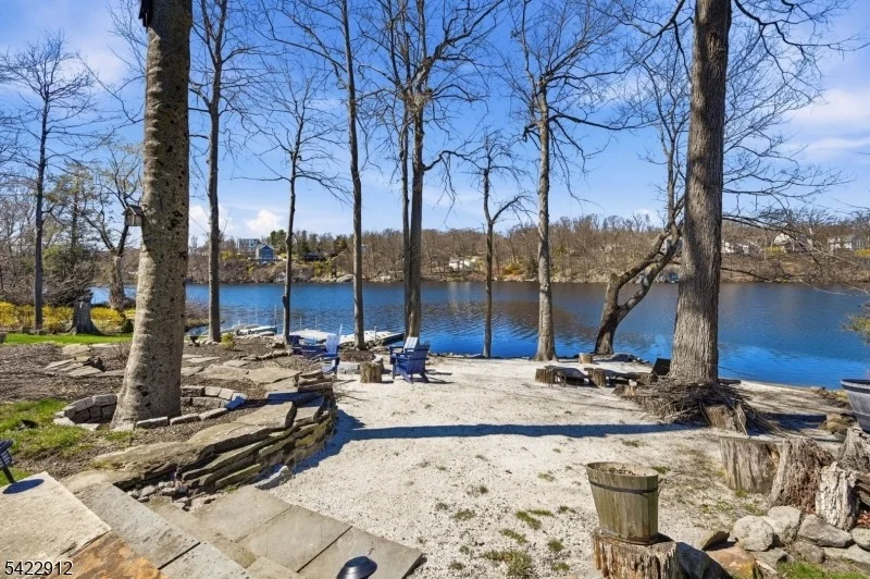Photo of 173 Point Breeze Dr