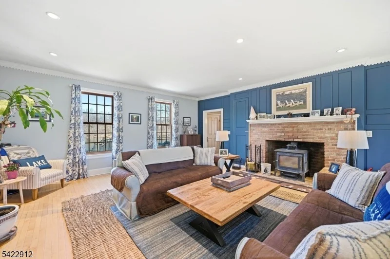 Photo of 173 Point Breeze Dr