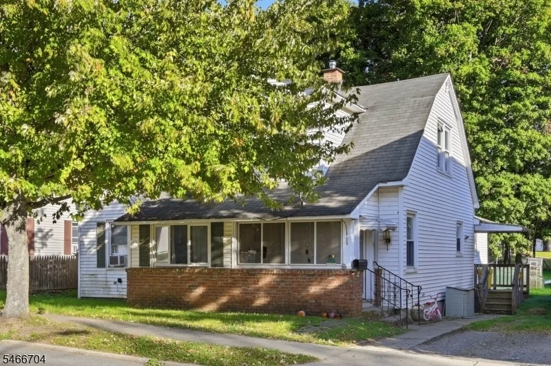 Photo of 112 Main St