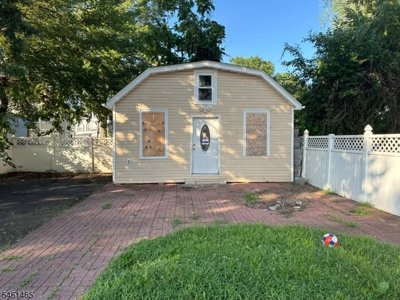 Photo of 145 Ward St