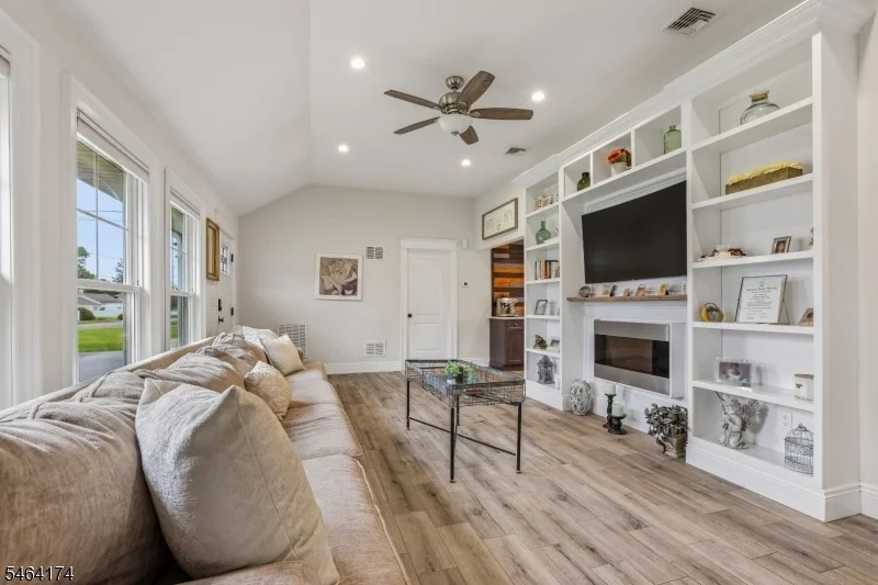 Photo of 4 Stuart Ln