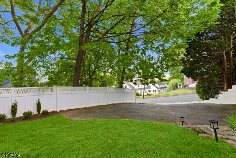 Photo of 32 Undercliff Ter