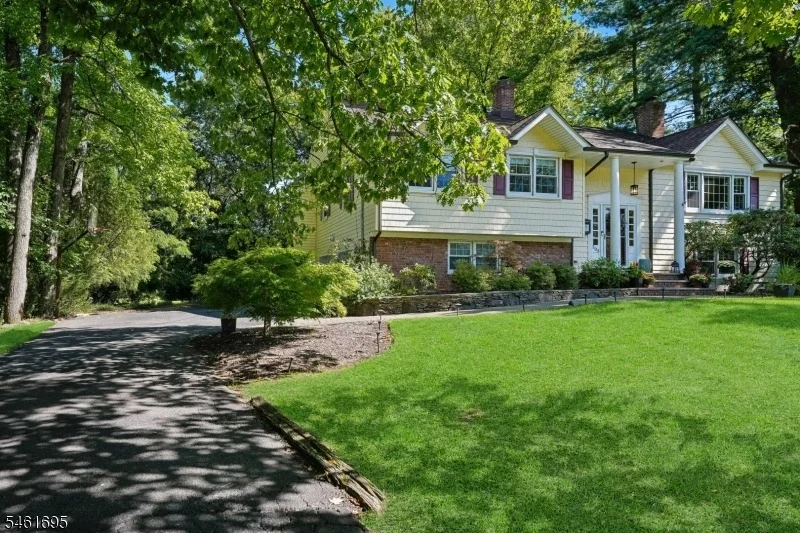 Photo of 302 Woods End Rd