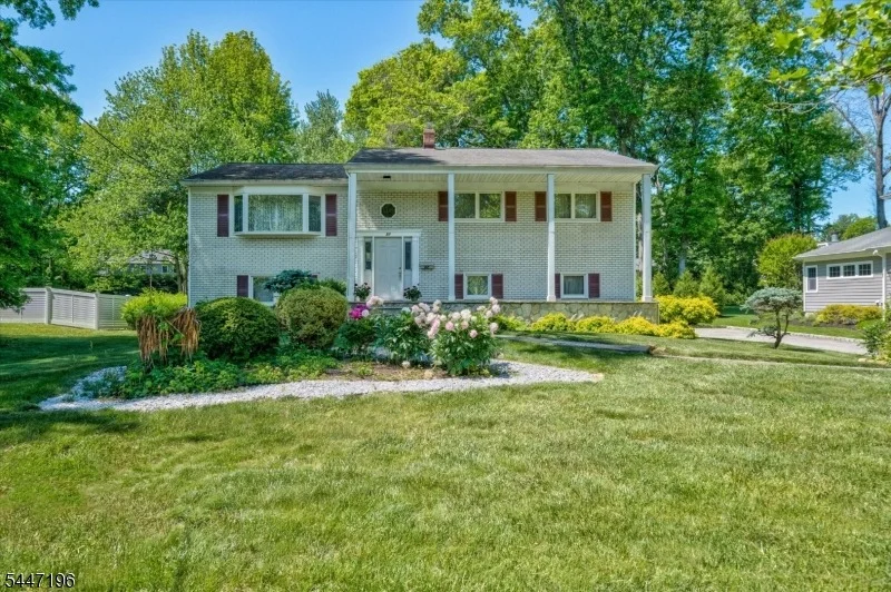 Photo of 57 Robbins Ave