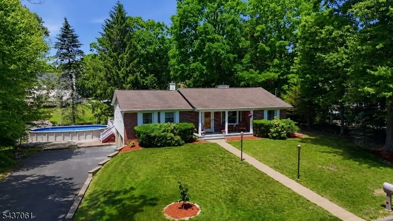 Photo of 16 Windsor Dr