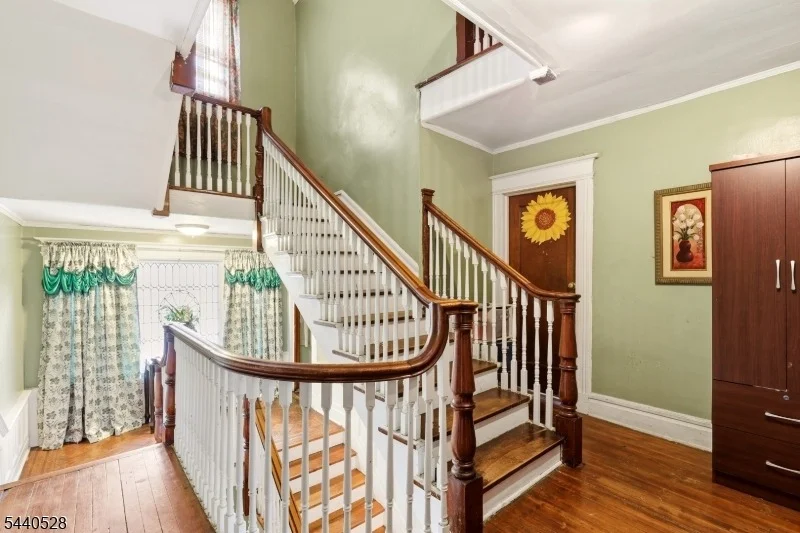 Photo of 569 Berkeley Ave