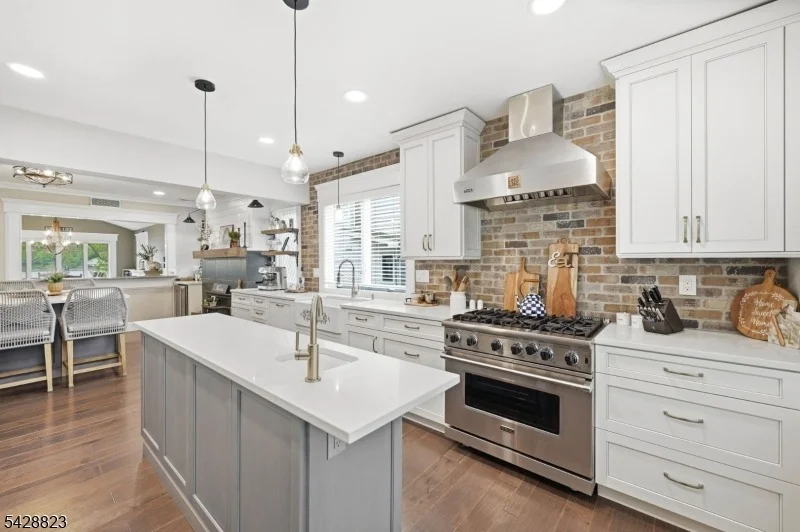 Photo of 206 Long Pond Rd