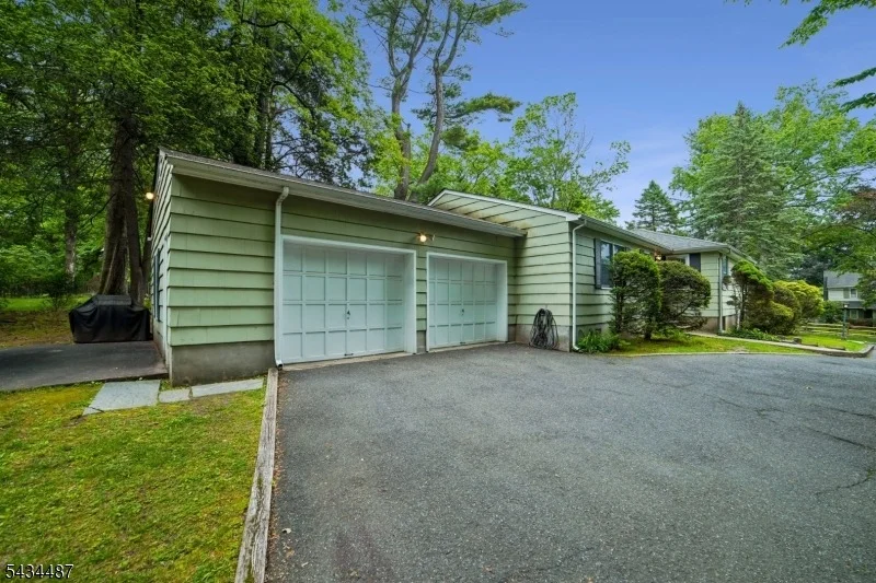 Photo of 137 Beekman Rd