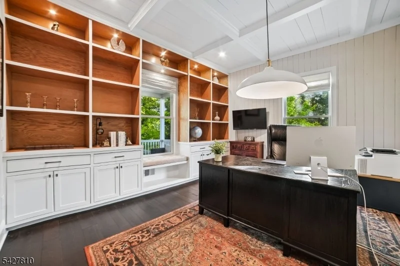 Photo of 77 Kent Place Blvd
