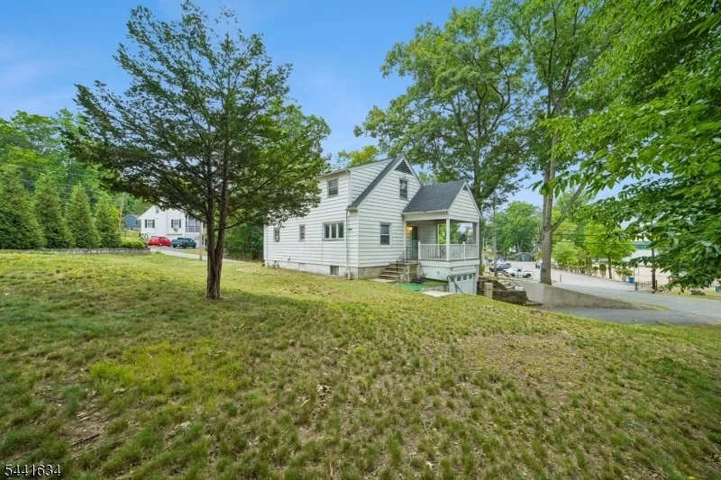 Photo of 72 Lake Dr East