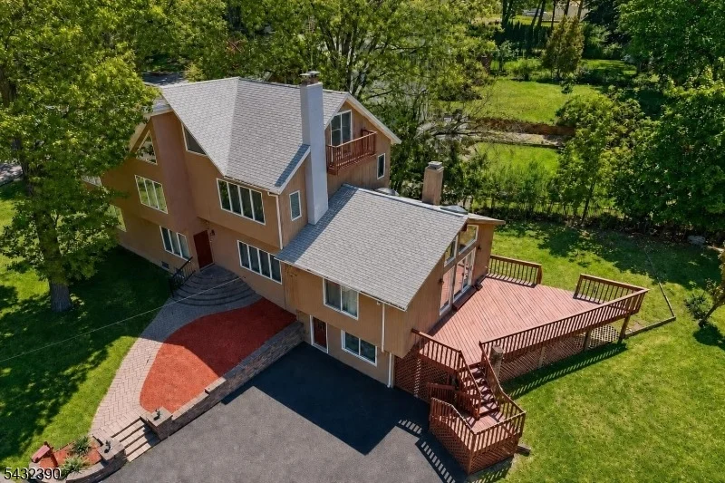 Photo of 17 Hickory Dr