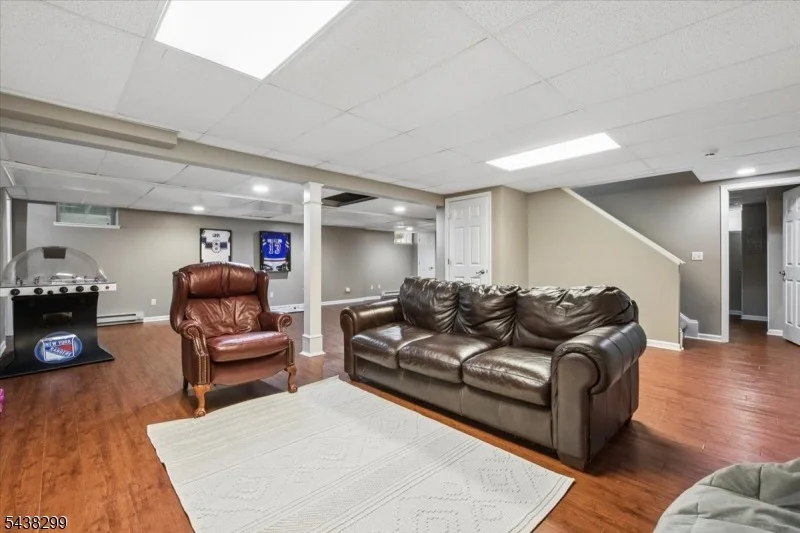 Photo of 7 Donna Ln