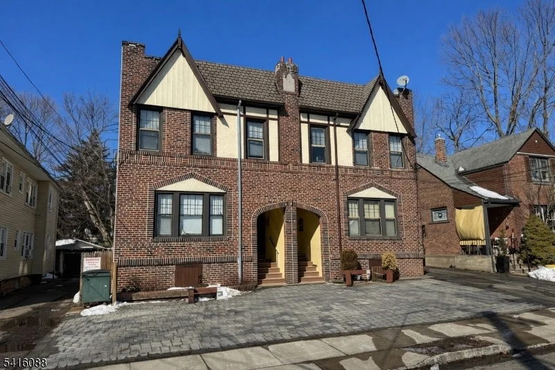 Photo of 16 Roosevelt Ave