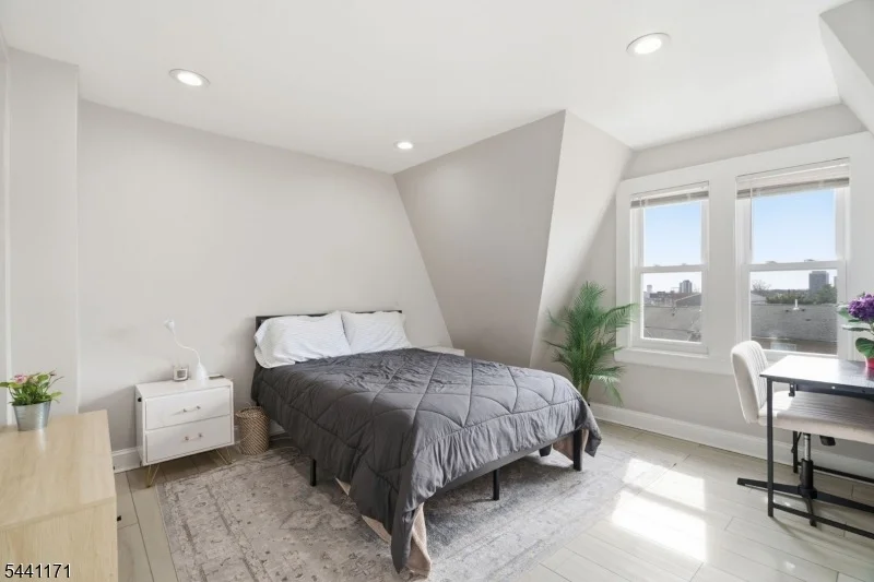Photo of 87 Madison Ave