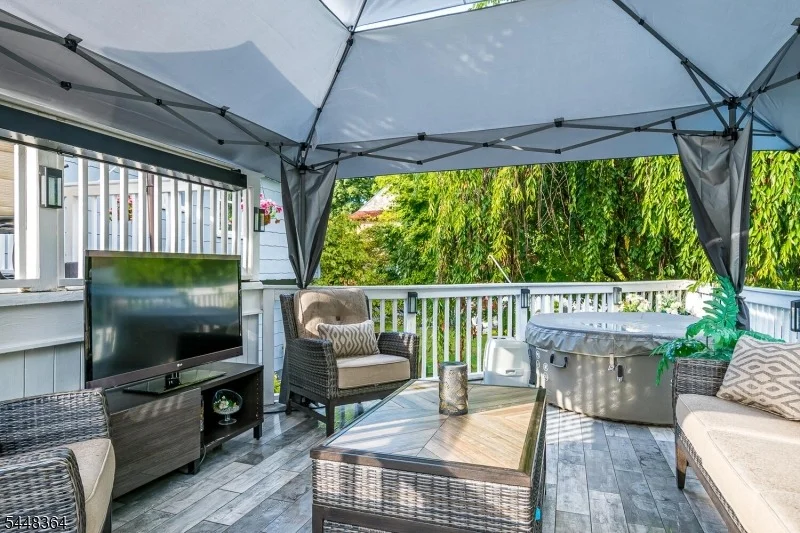 Photo of 737 W 8Th St