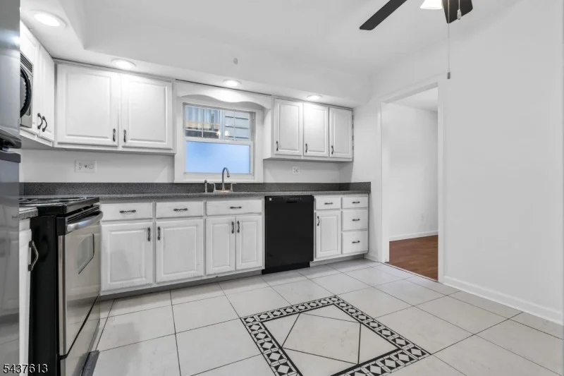 Photo of 23 Colonial Dr