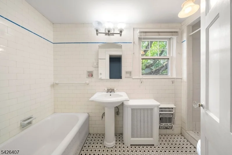 Photo of 192 Gregory Ave