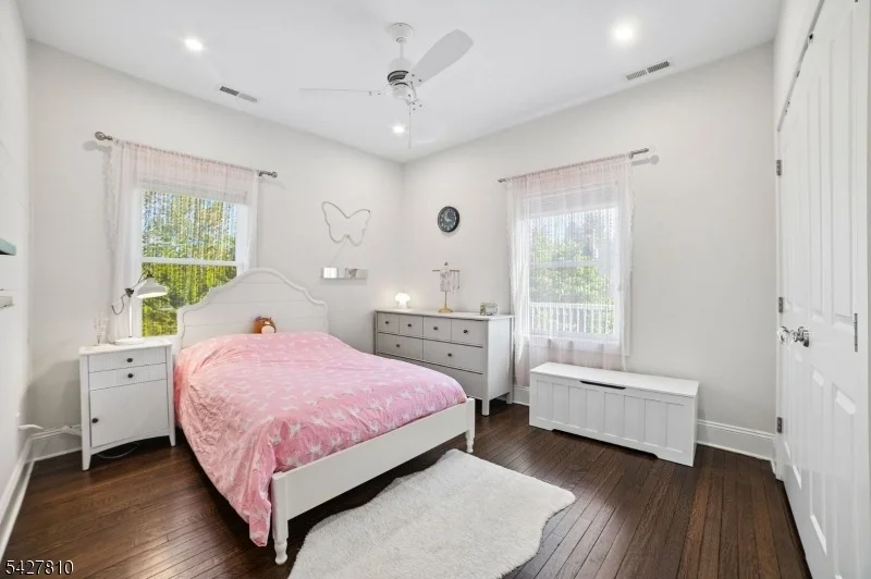 Photo of 77 Kent Place Blvd