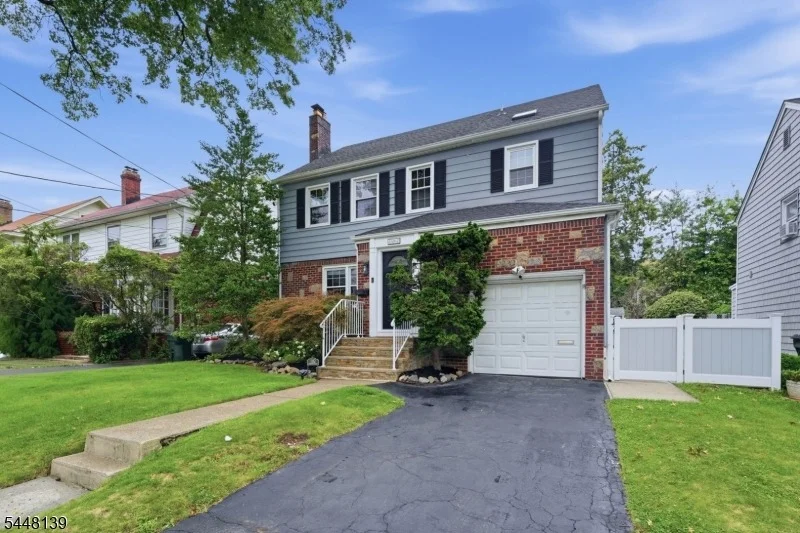 Photo of 102 Mortimer Ave