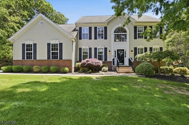 Photo of 7 Donna Ln