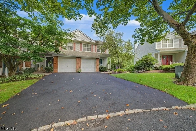 Photo of 42 HICKORY WAY