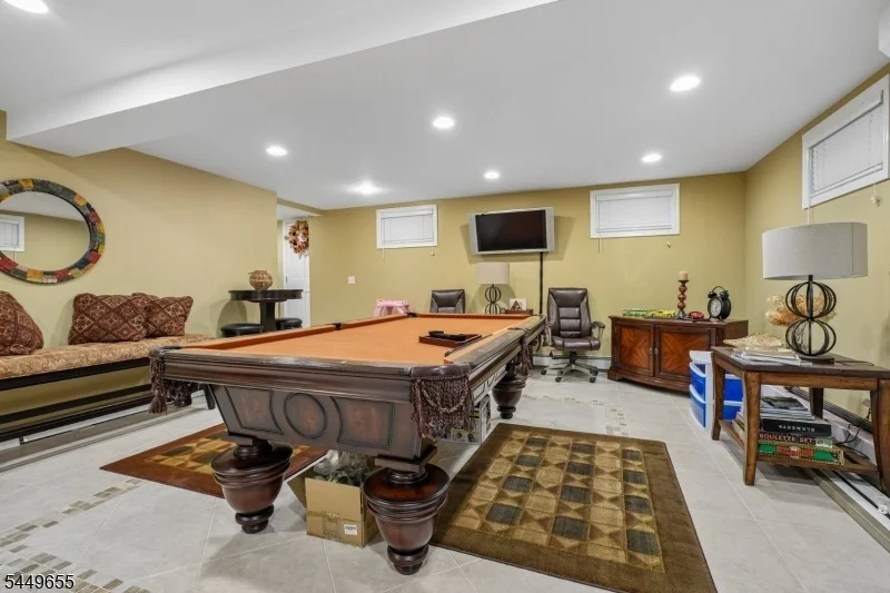 Photo of 9 Pitcairn Dr