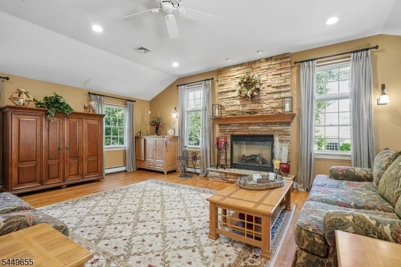 Photo of 9 Pitcairn Dr