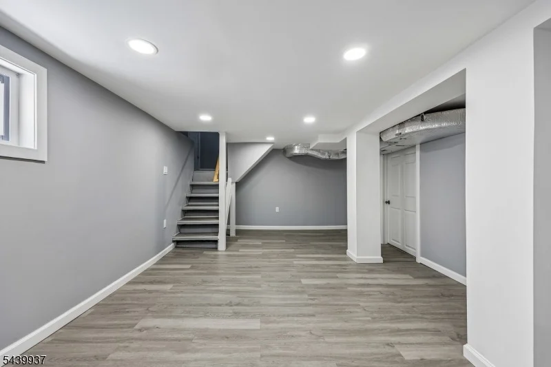 Photo of 377 Parker Ave