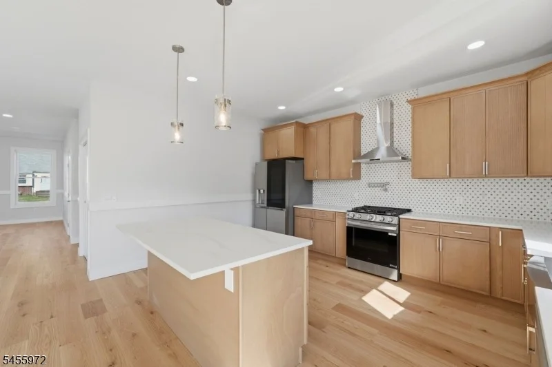 Photo of 588 Maple Ave