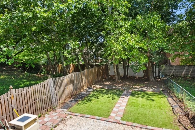 Photo of 4 Dandridge Dr