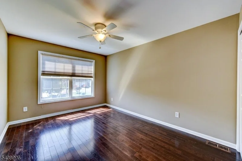 Photo of 118 Barclay Dr